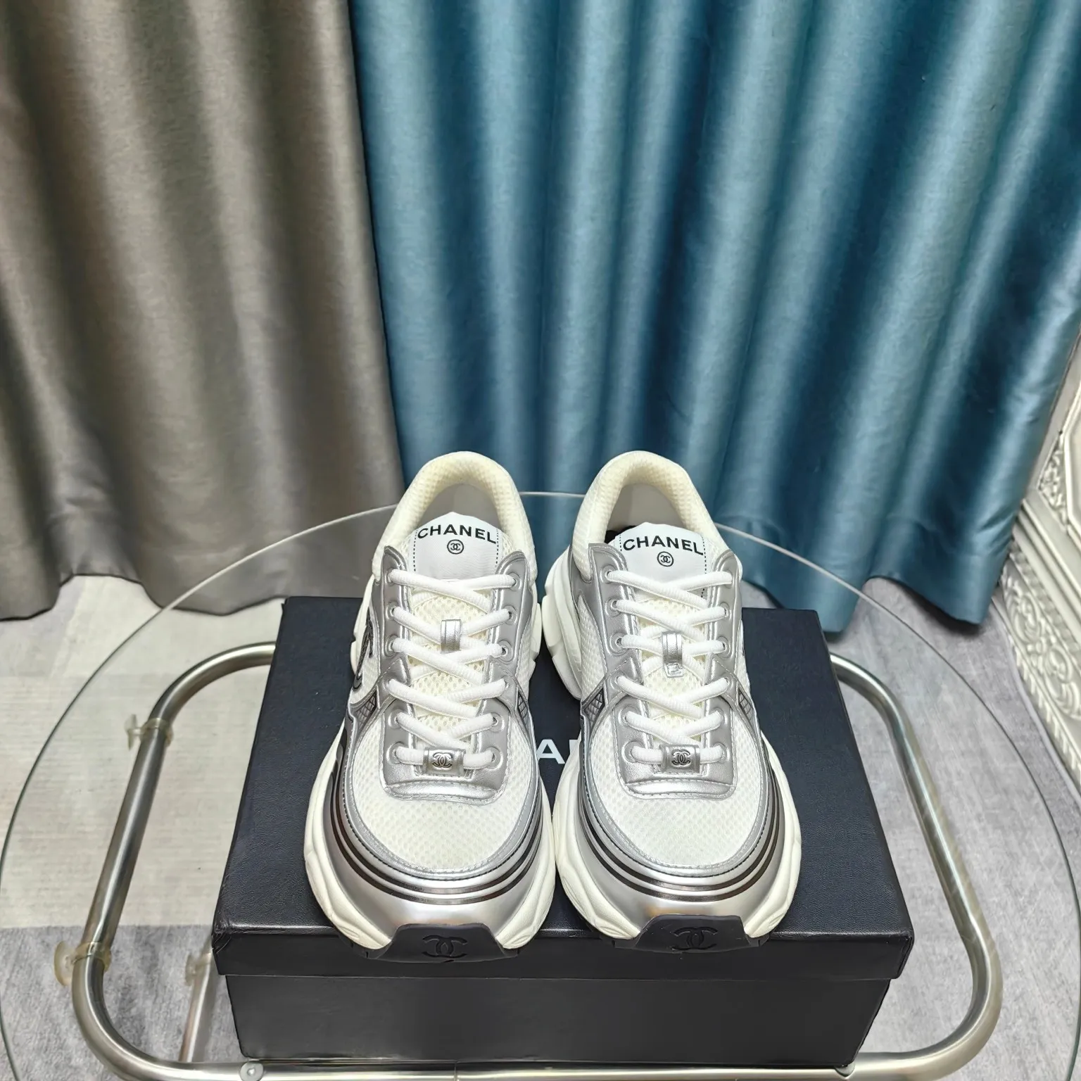 p680🐮🐮Chanel Chanel dad shoes, men and women couples - 2025 counter top casual sports shoes This classic design; the upper is electro-embroidered with a variety of techniques; the outsole is fashionable and sporty; it is unusual to incorporate a variety of color matching elements... The diversified mix and match is very beautiful and versatile, casual, fashionable, sports and outdoor can be taken into account... ꫛꫀꪝ Go➫ Material: ❶Upper is made of: Original imported first-layer silk cowhide + original waterproof cloth + original first-layer cowhide ❷Inner lining: original sheep lining + mesh ❸Outsole based on: original TPU combination outsole Special counter boutique packaging complete set for women 35–41